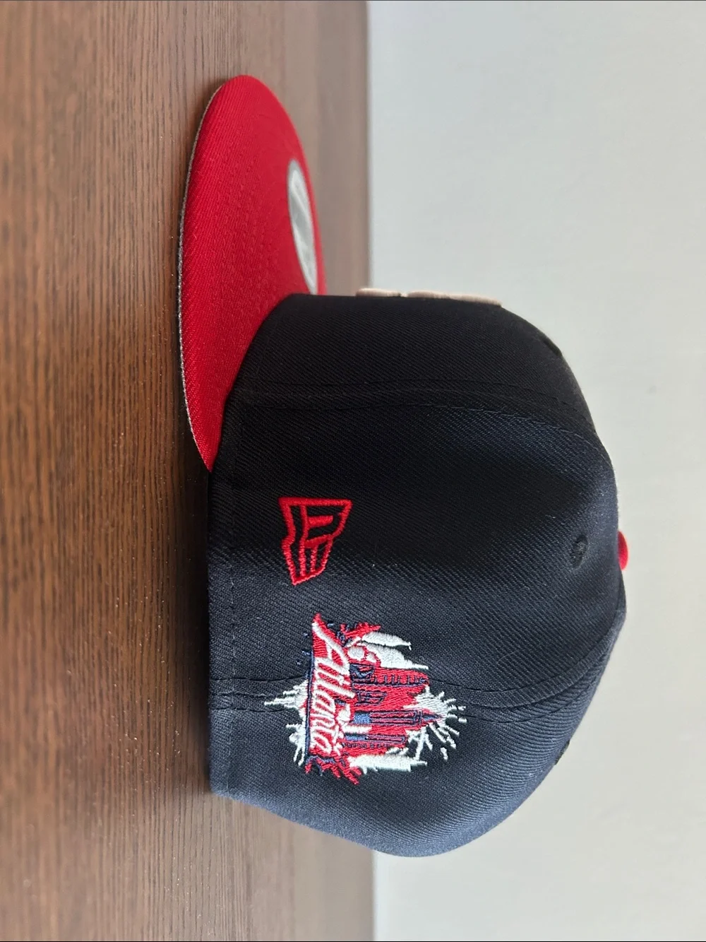 New Era Atlanta Braves Snapback Hat - Black & Red